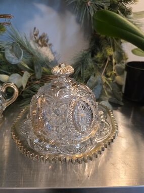 Vintage Glass Butter Dish with Lid - Elegant Crystal Design